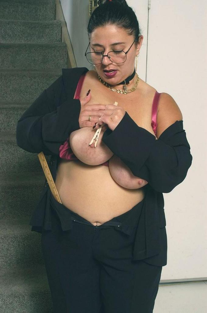20P Big tit fat mature strip tease