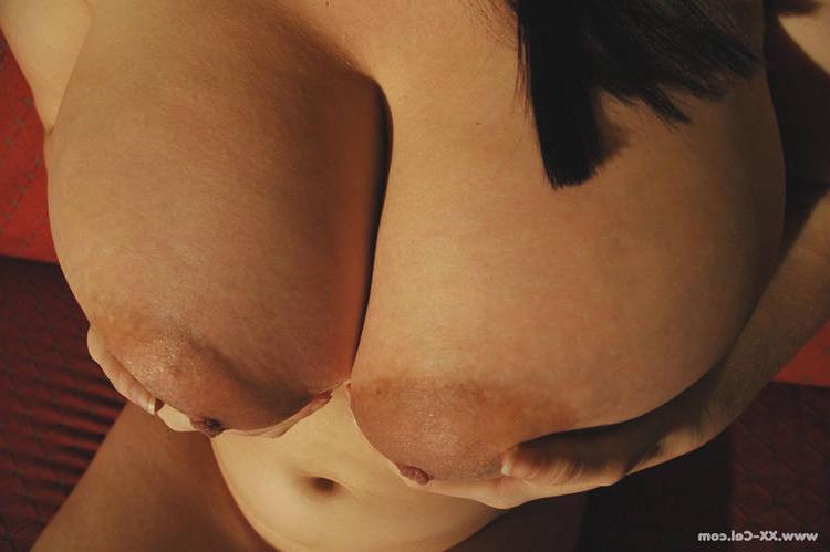 16P Enormous natural boobs close ups of Lorna Morgan