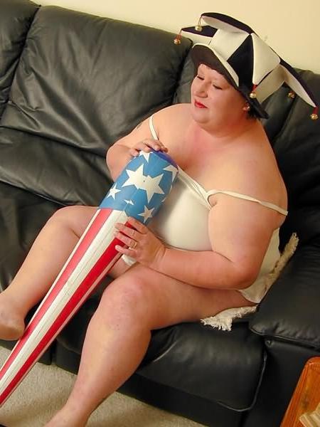20P Fat mature teasing in negligee