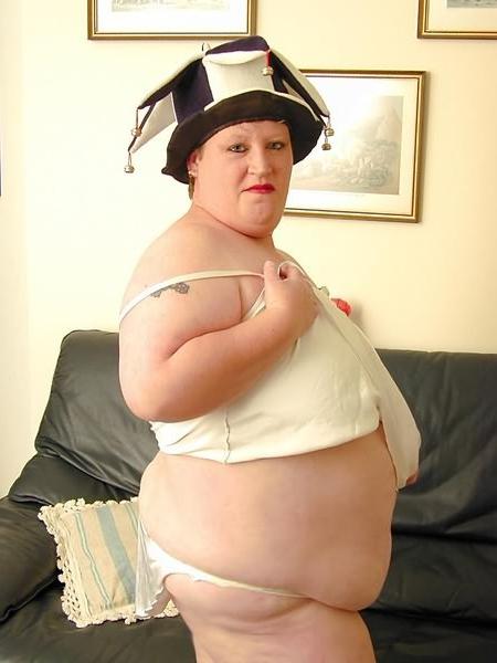 20P Fat mature teasing in negligee