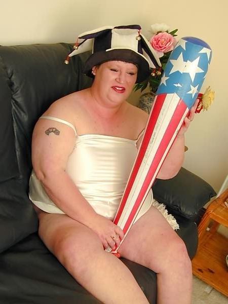 20P Fat mature teasing in negligee