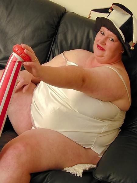 20P Fat mature teasing in negligee