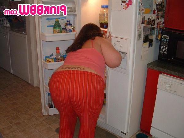 16P Chubby bbw having a midnight messy food snack