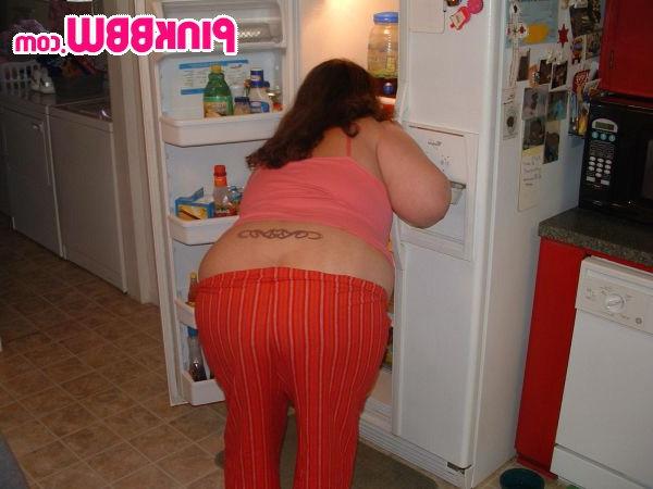 16P Chubby bbw having a midnight messy food snack