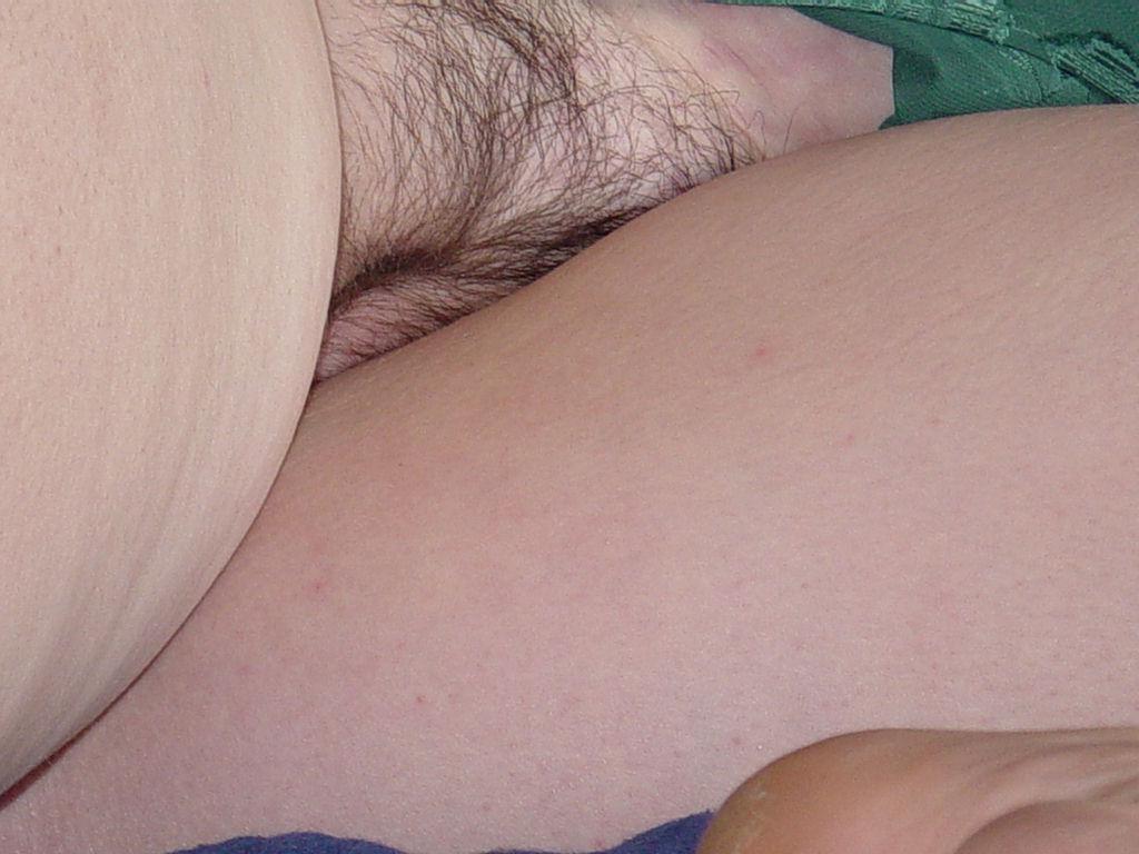 20P Chubby babe with a dildo