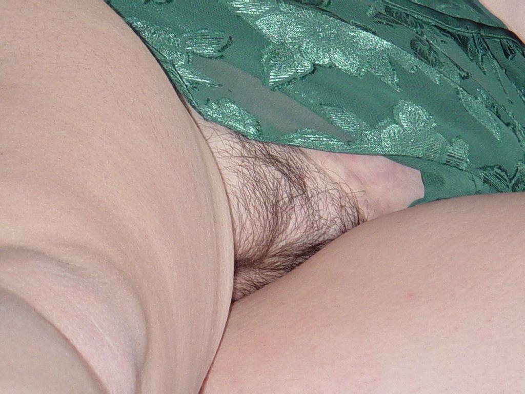 20P Chubby babe with a dildo