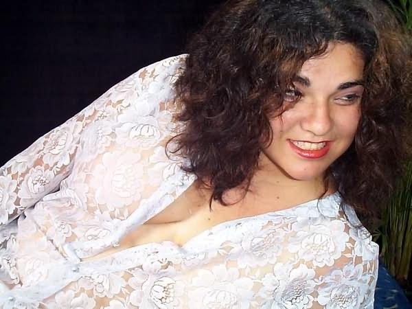 20P Chubby babe strip tease