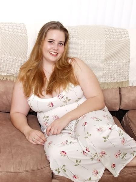 20P Naked chubby blonde