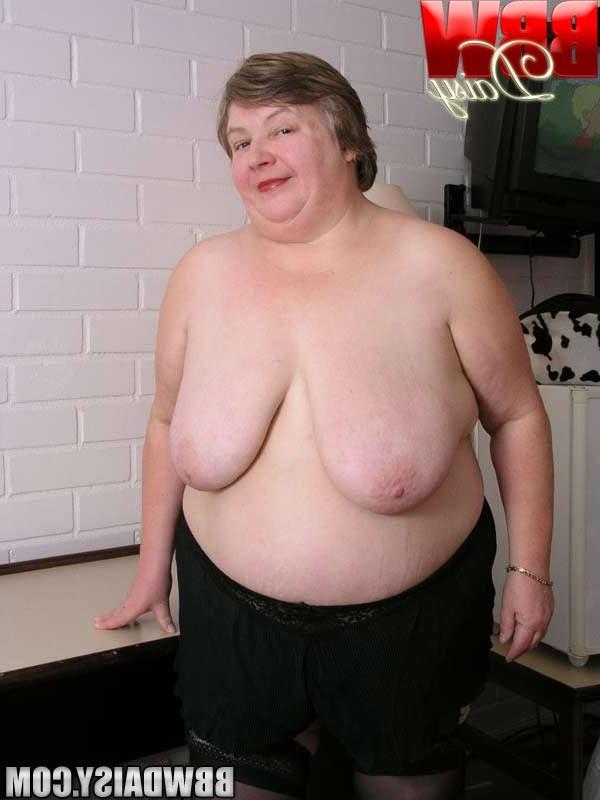 15P Chubby old granny showing her fat twat