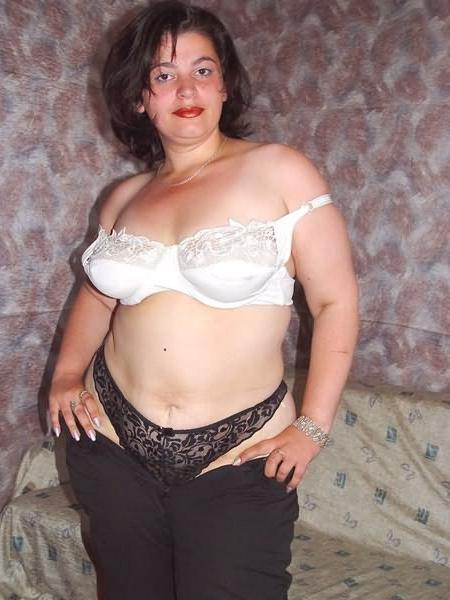 20P Chubby brunette babe