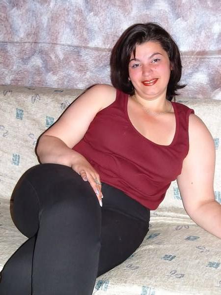 20P Chubby brunette babe