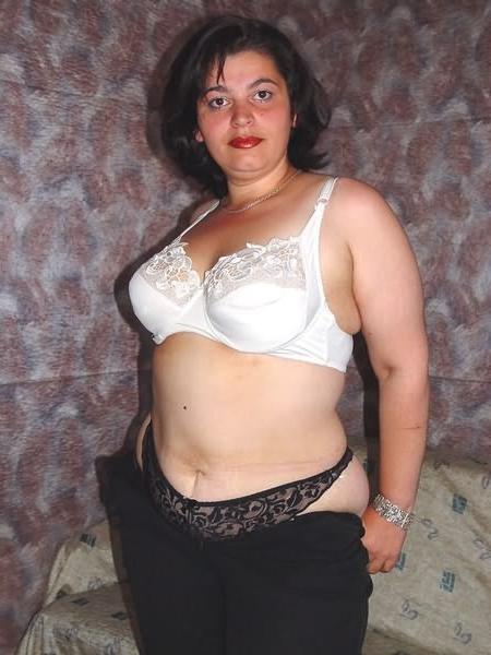 20P Chubby brunette babe