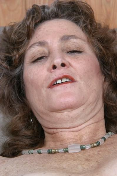 14P Old chubby mature try to moisturise dry pussy