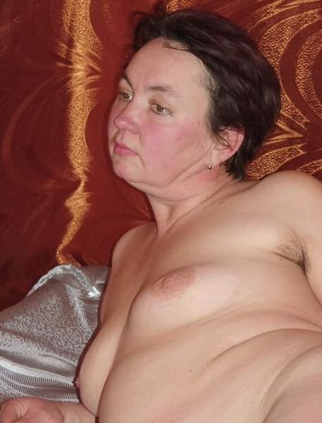 20P Older chubby brown stretched on bed