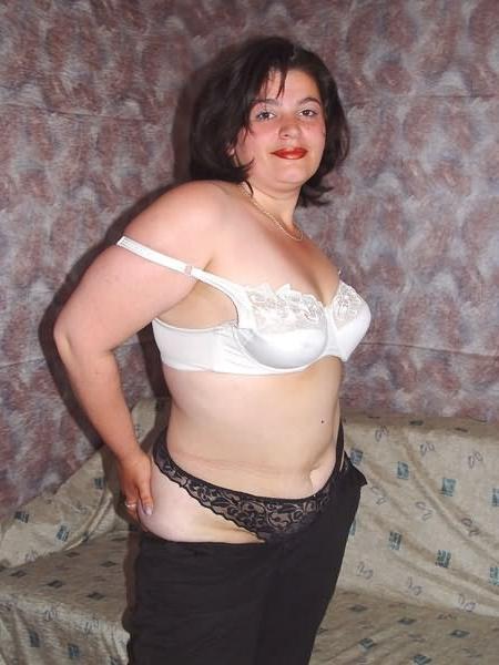 20P Chubby amateur babe