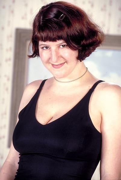 20P Chubby busty mature