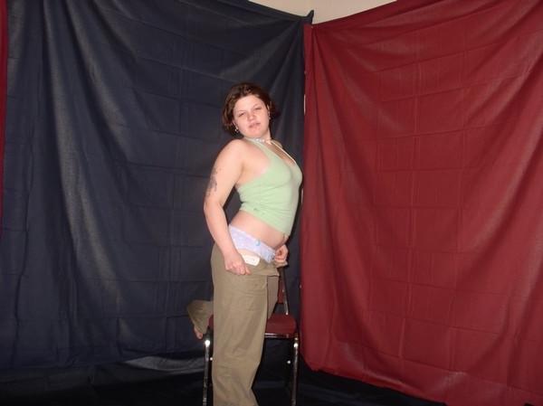 17P Chubby tattoo brunette posing