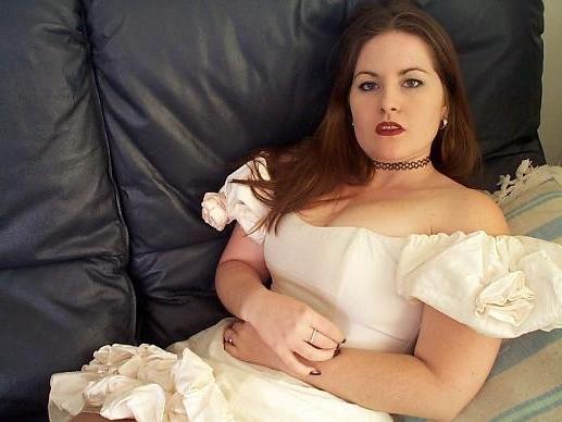 20P Beautiful Chubby Brunette