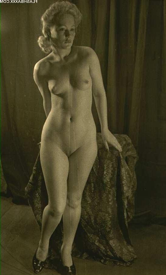 15P Classic vintage babes posing