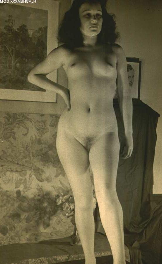 15P Classic vintage babes posing