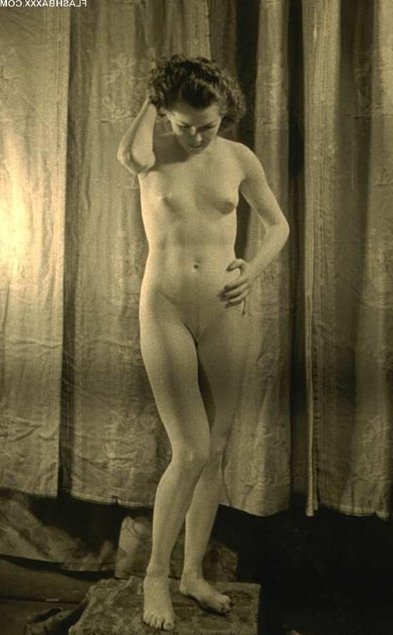 15P Classic vintage babes posing