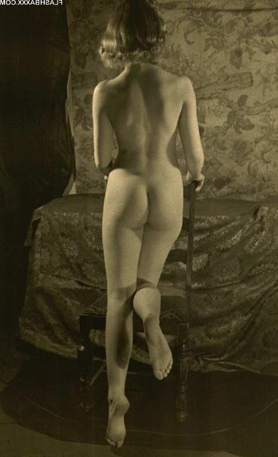15P Classic vintage babes posing