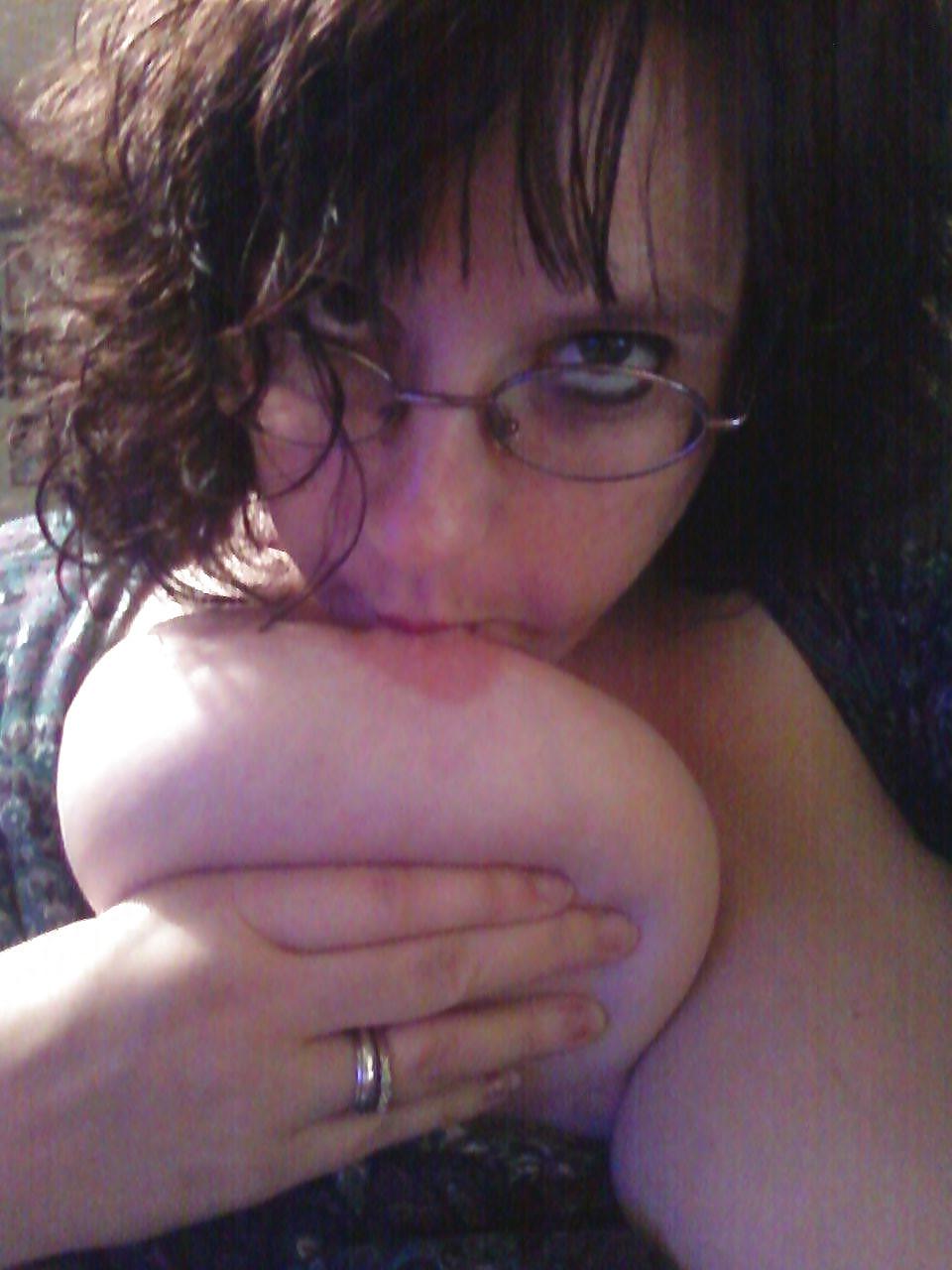 23P BIG UDDER MOM