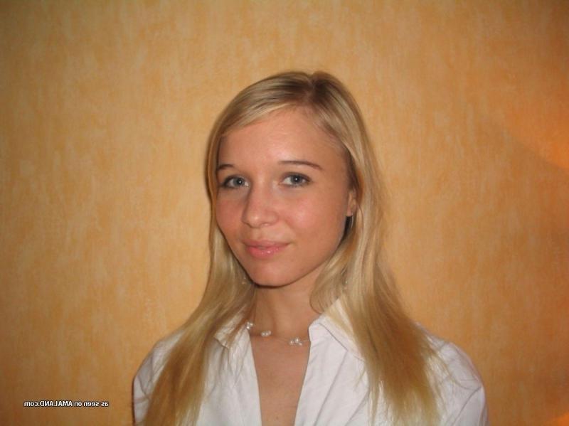15P Collection of a sexy amateur chick playing with herself