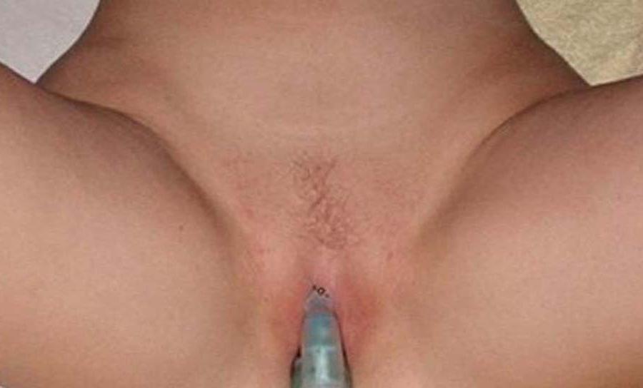 16P Gallery of amateur hardcore kinky GFs pussy-playing