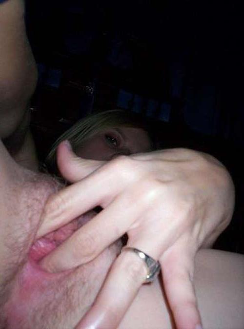 16P Pictures of kinky sluts dildoing and fingering their cunts