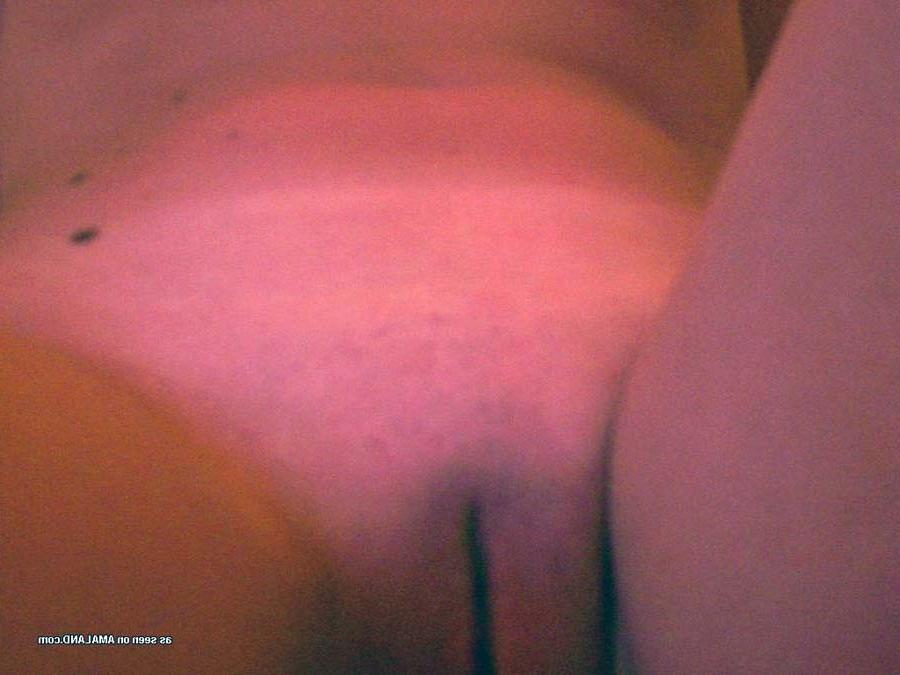 14P Pictures of a chick playing with her pussy