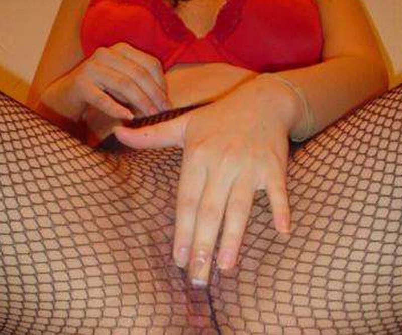 16P Photos of girlfriends fingering their nice pussies