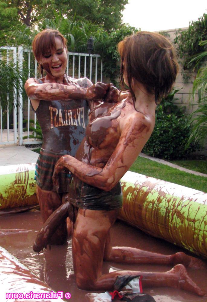 12P Futanaria Meat Pole Mud Wrestling