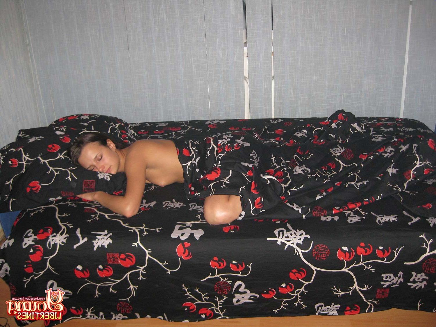16P Amateur brunette teen girl fucking
