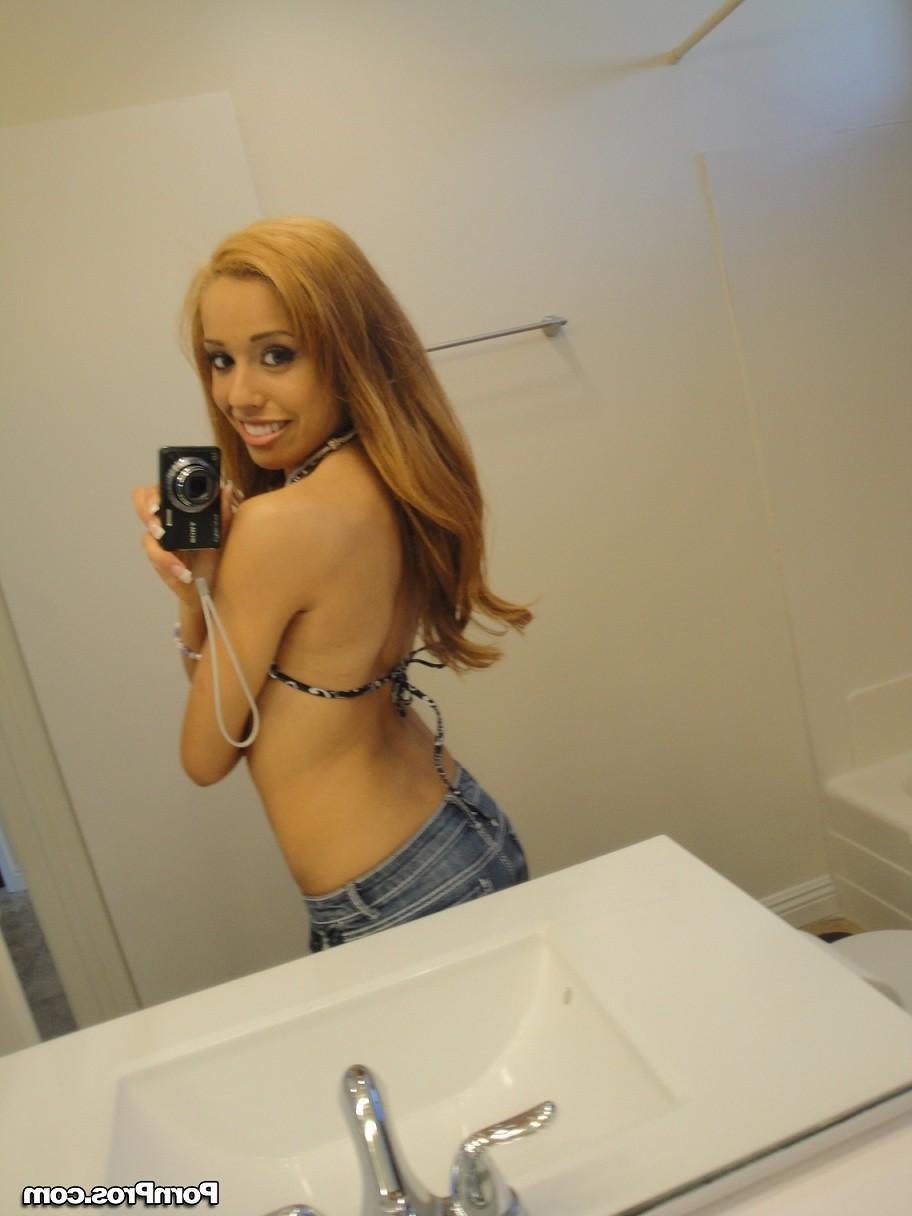 15P Chloe Star bounces fast to make a big dick jizz