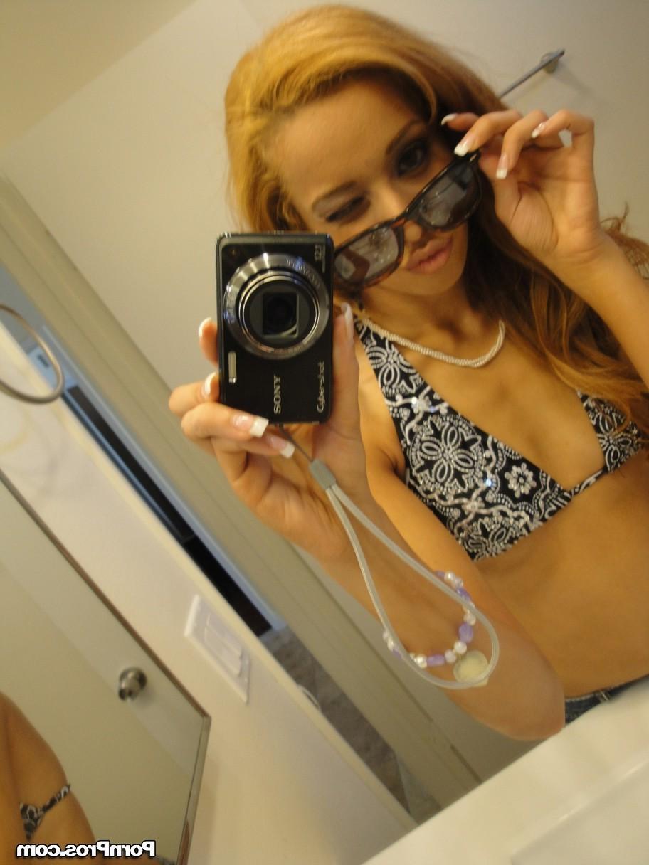 15P Chloe Star bounces fast to make a big dick jizz