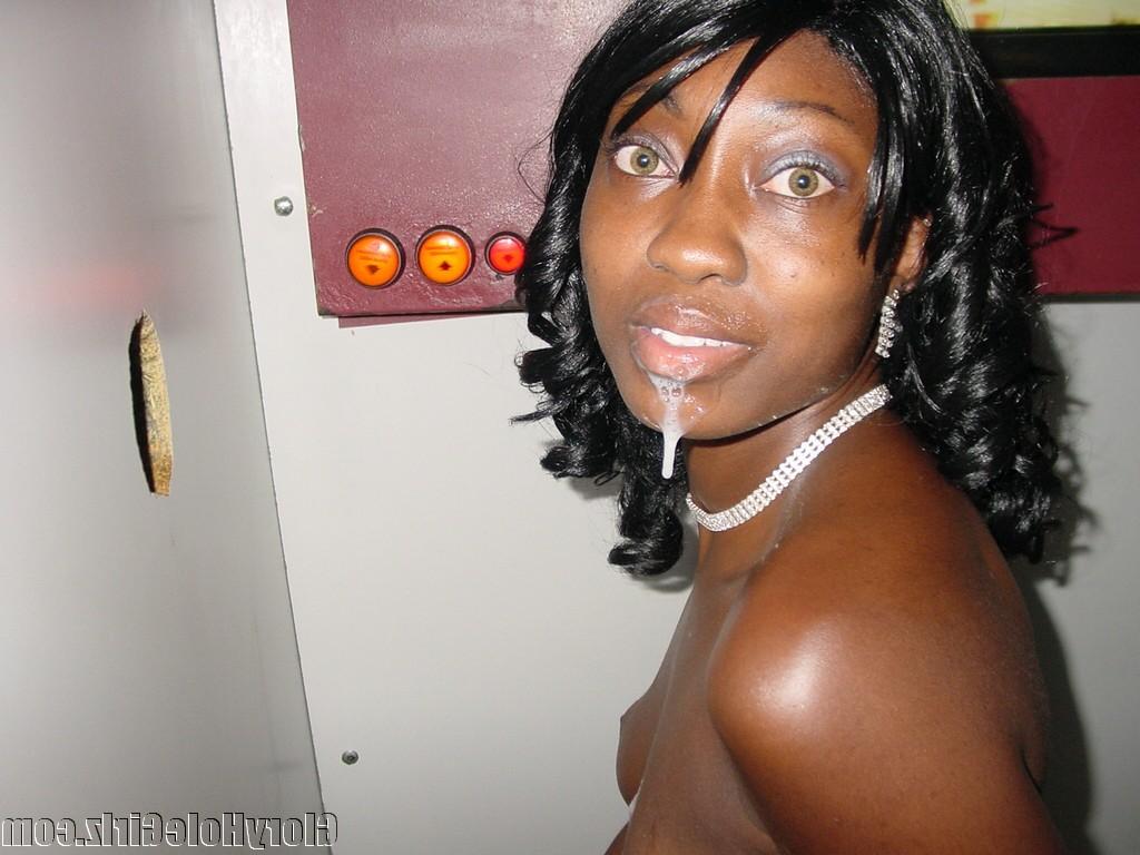 20P Wild ebony slut taking care all the cummers at gloryhole