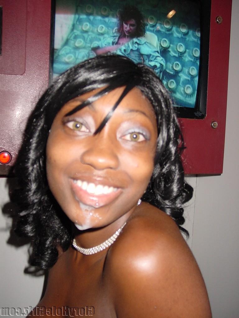 20P Wild ebony slut taking care all the cummers at gloryhole
