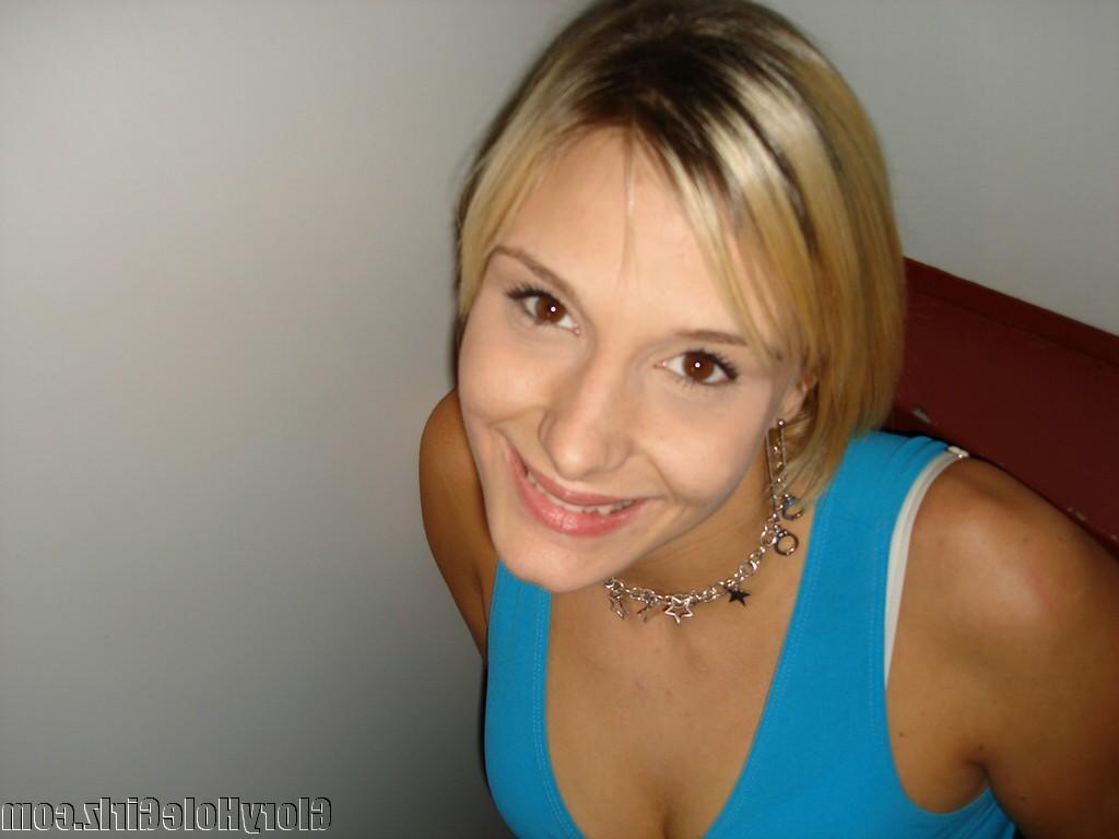 20P Freamy MILF shows off her BJ skills at gloryhole with strangers