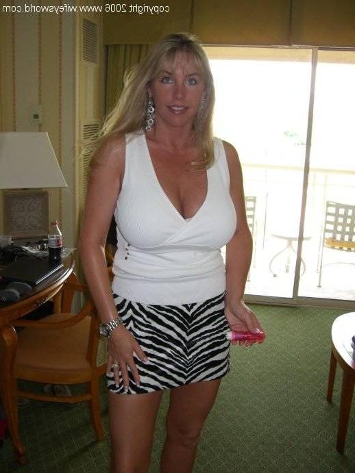 14P Horny wife in a motel room gets pumped by hubby