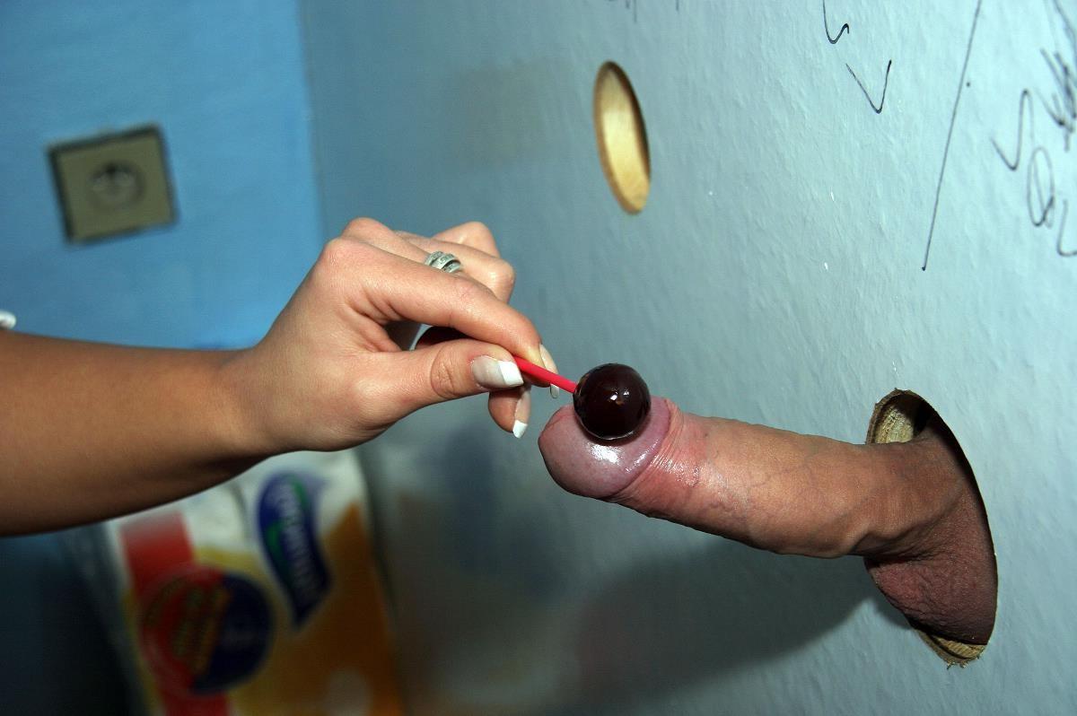 19P This cute gloryhole brunette loves to suck on her lollipop