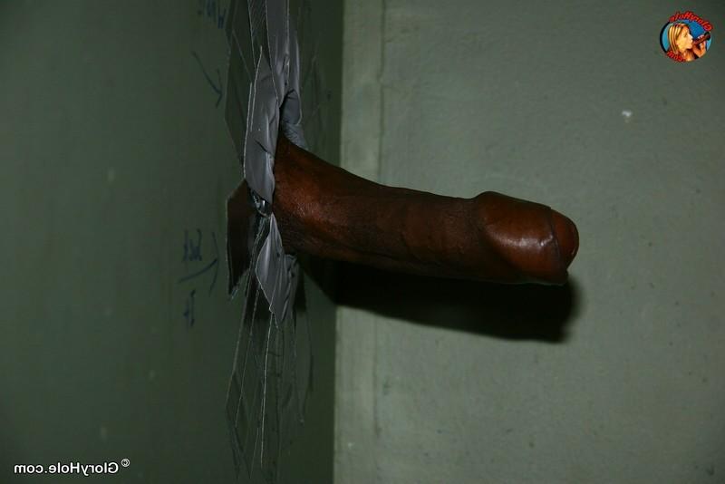 16P Horny babe sucks a black cock dry through a gloryhole