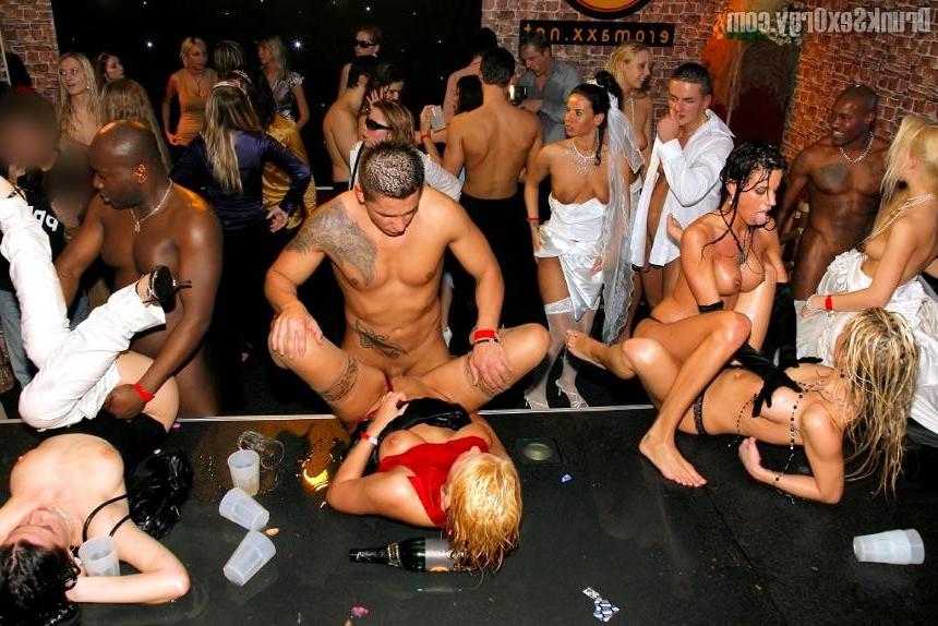 19P Hot chicks splattered with jizz at huge fuck and suck party