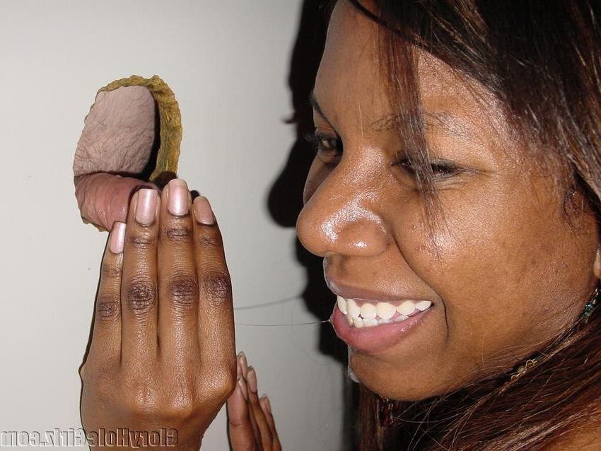 19P Hot ebony gloryhole slut wants a nutricious protein shake