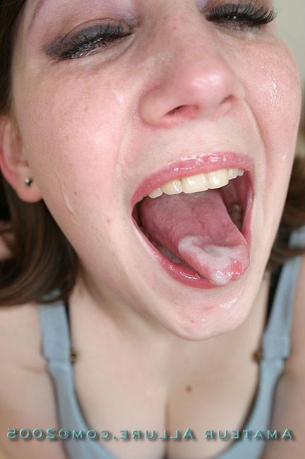 16P A sweet amateur brunette gets a nasty facial shot /