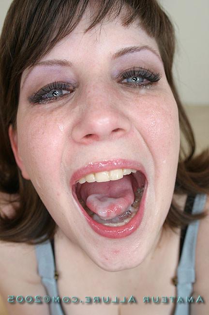 16P A sweet amateur brunette gets a nasty facial shot /