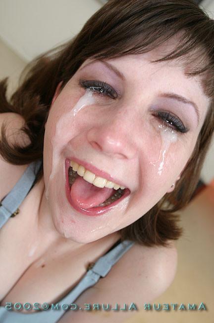 16P A sweet amateur brunette gets a nasty facial shot /