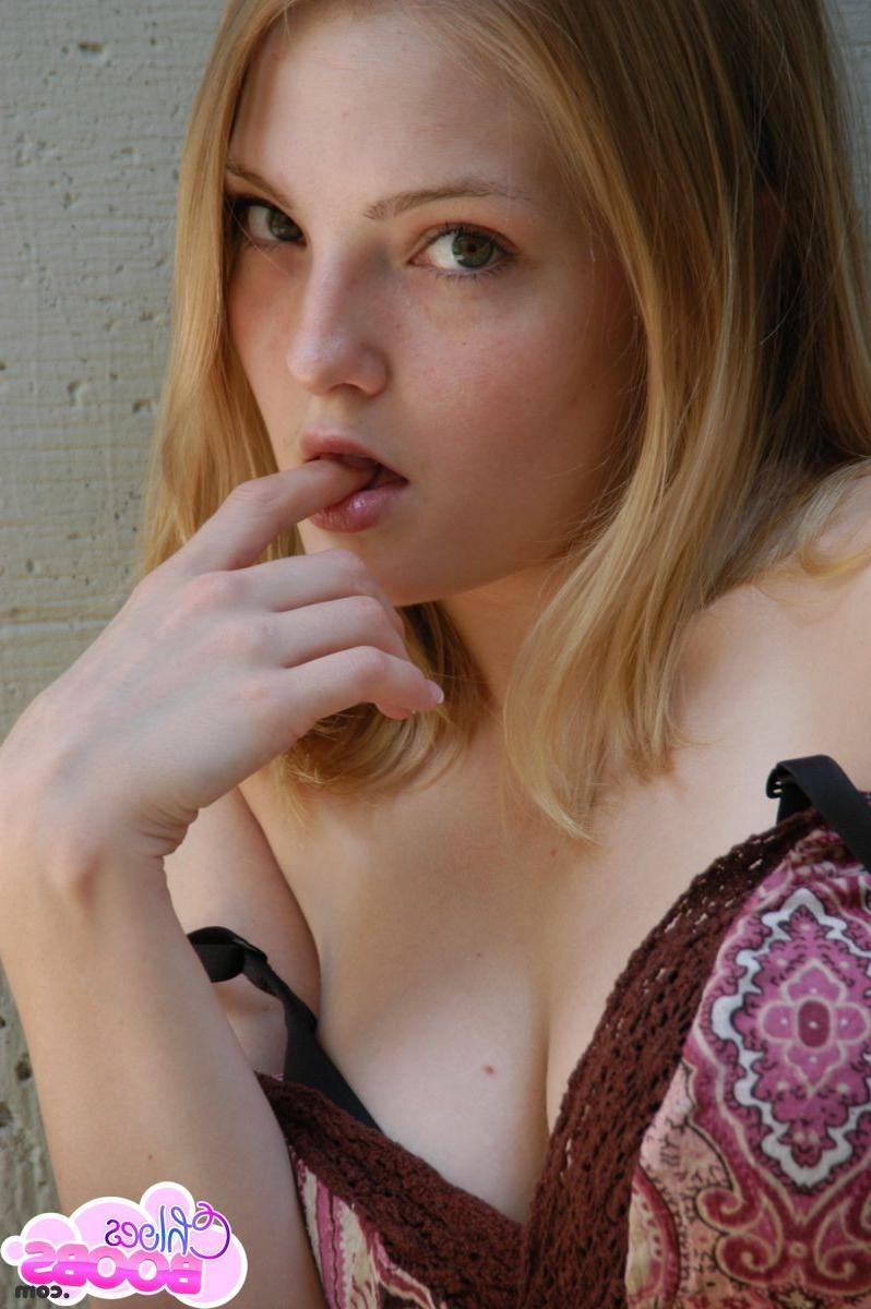 16P Cute blonde tease outdoors