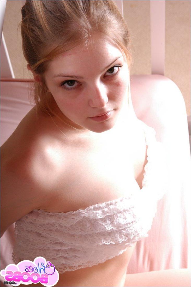 16P Cute short hair teen