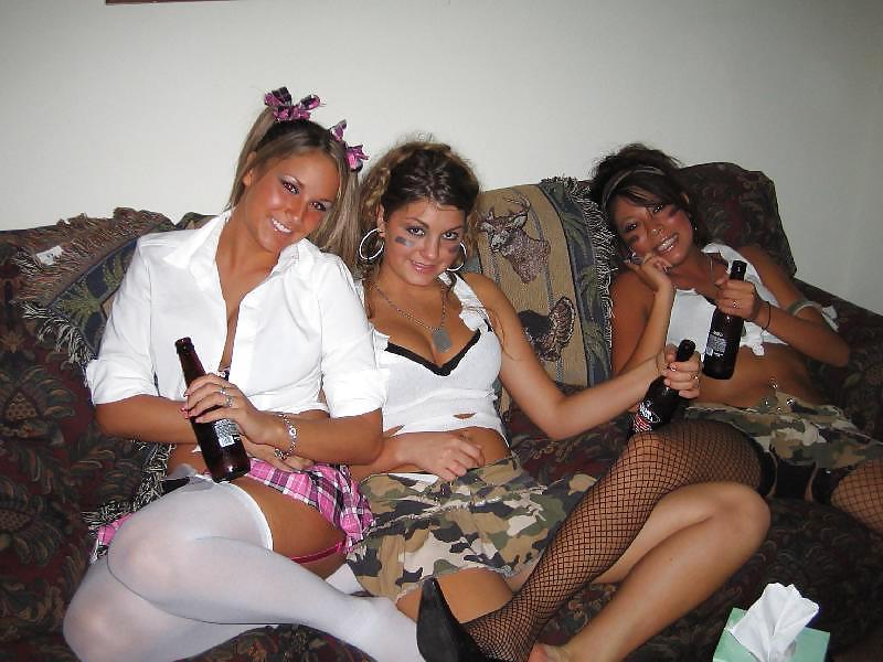 25P UPSKIRTS FOR REAL VOYEURS II